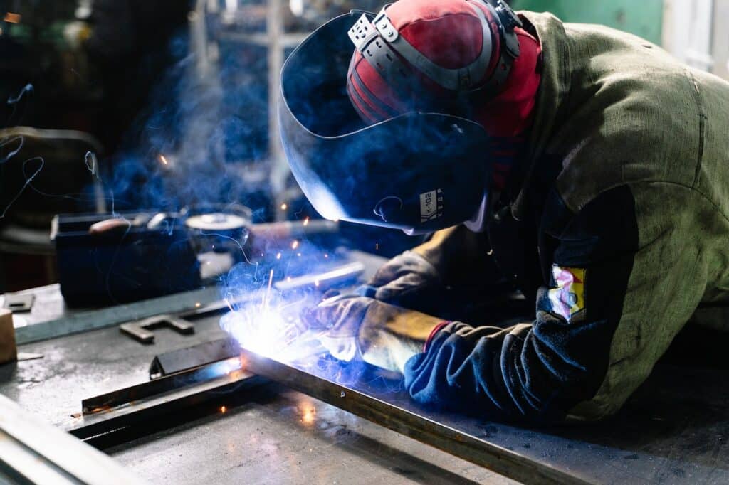 welder working with induction heating chiller